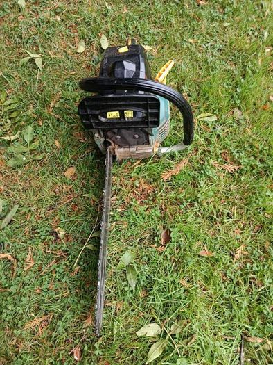petrol chainsaw