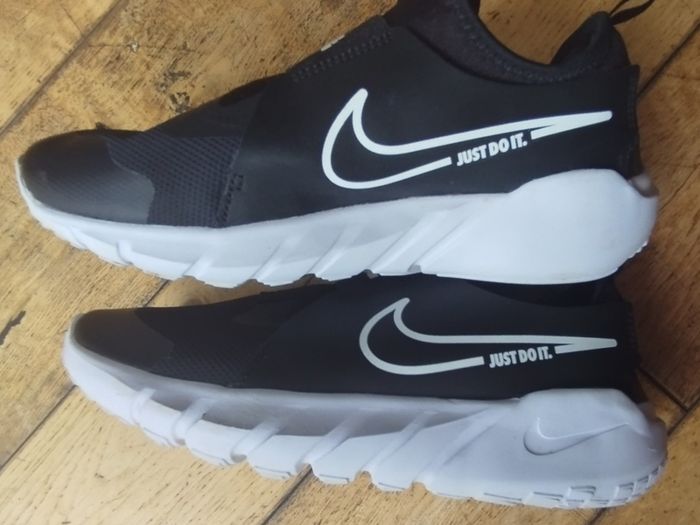 Nike flex runner 2 shoes size 5.5y