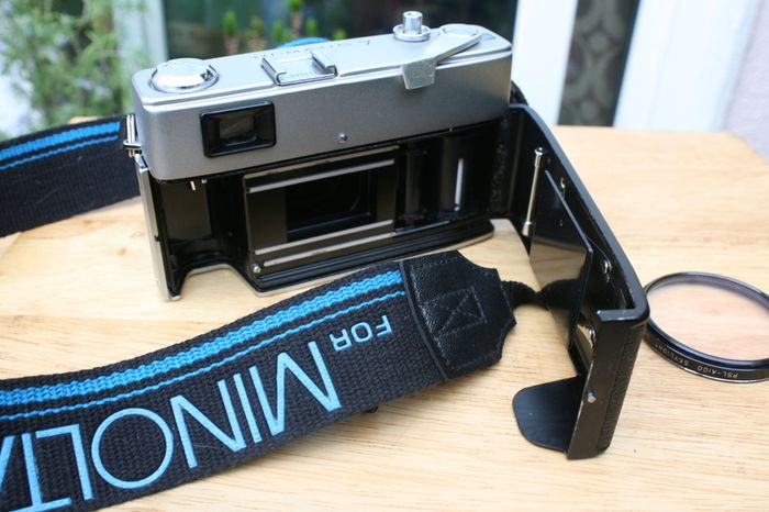 Minolta Hi-Matic 7   35mm Rangefinder Film MF Camera Rokkor-PF 45mm f/1.8 Lens JPN (working)