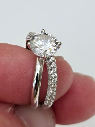 Brand New 9ct White Gold Dress Ring
