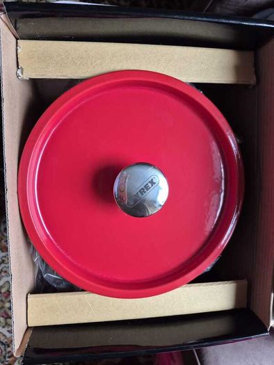 Brand New Cast Iron Casserole Pot 24cm, Dutch Oven, Unused in Box