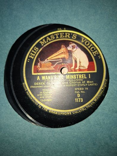 His Master's Voice record album for Gilbert & Sullivan's The Mikado. around 1926 or 1927 The set features 12" 78 RPM shellac records