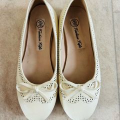 Girls Cream Ballet shoes Size 33 UK1