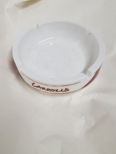 Carrolls no1 ashtray,nice condition,,price includes post to anywhere in ireland,collectors item ,with smoking ban..sold as seen.