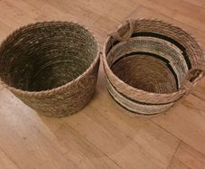 2 x round baskets approx 27cm inner