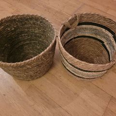 2 x round baskets approx 27cm inner