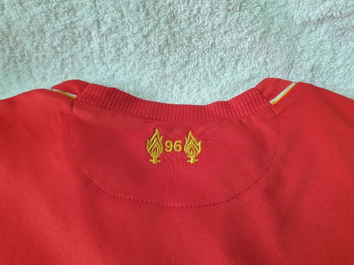 Liverpool Football Club Home Jersey 2015 to 2016 Childrens Extra Large New Balance YXL