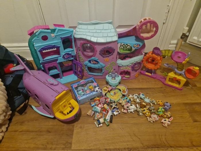 Littlest pet shop bundle mini brands