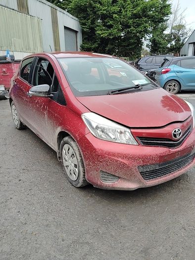 Breaking Toyota Yaris 2013 petrol