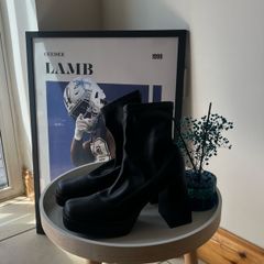 Black chunky platform boots / size 7 (40)