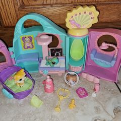 Littlest Pet Shop Get Better Center Playset Vet
