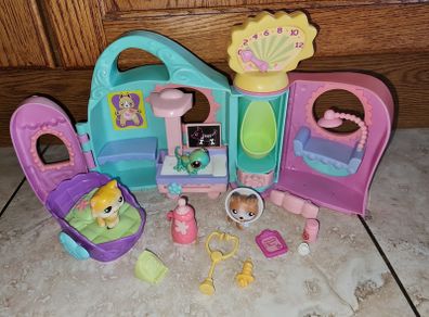 Littlest Pet Shop Get Better Center Playset Vet