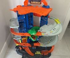 Hotwheels Ultimate Garage - Dinosaur Tower