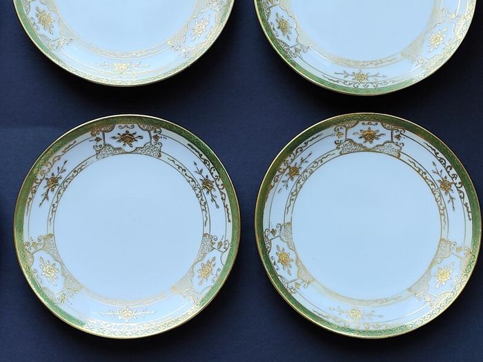 A Set of 6 Noritake Porcelain Plates in the Christmas Ball Pattern