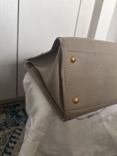 Amazing lather Prada bag, still in a very good condition.see photos