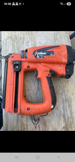 Paslode IM250 II 16-gauge second-fix finishing nail gun