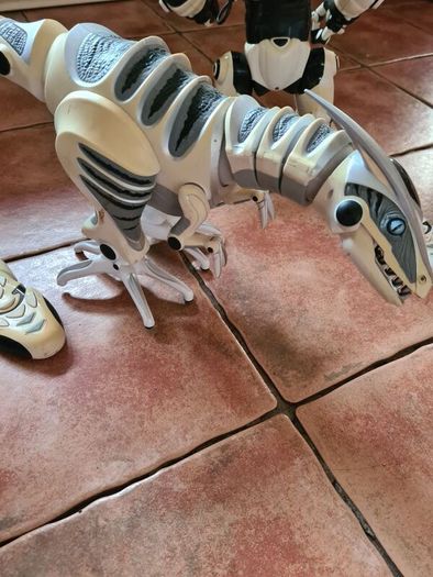 Wowwee RC Robosapian X 2 With Remotes + Roboraptor Dinosaur T Rex Robot For Parts Repair(GAR)