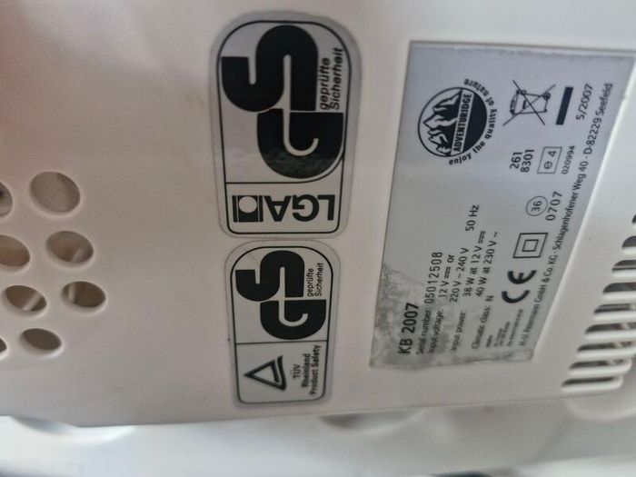 Portable electric cooler box