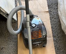 vacuum cleaner