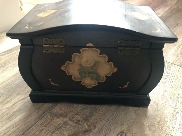 Jewellery box