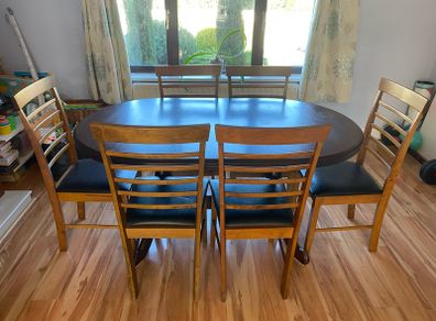 Extendable Dining Table and 6 Chairs