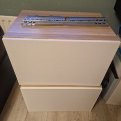2 Besta storage units