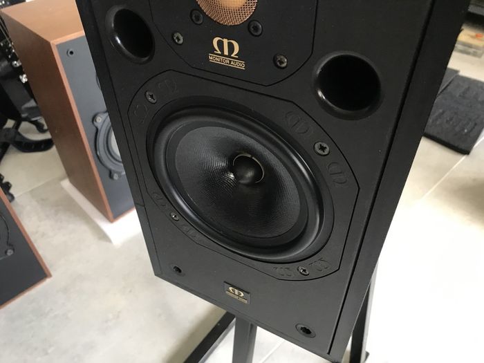 Stunning Monitor Audio MA201 vintage Hifi speakers, gold tweeters,