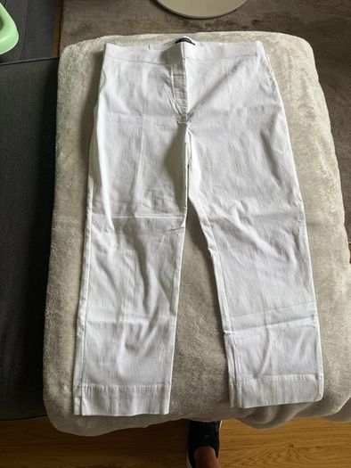 White Cropped trousers