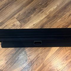 Retractable cargo cover for Grand Scenic car