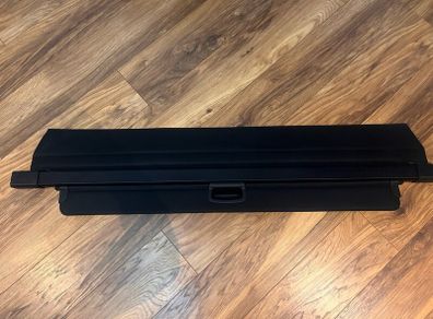 Retractable cargo cover for Grand Scenic car
