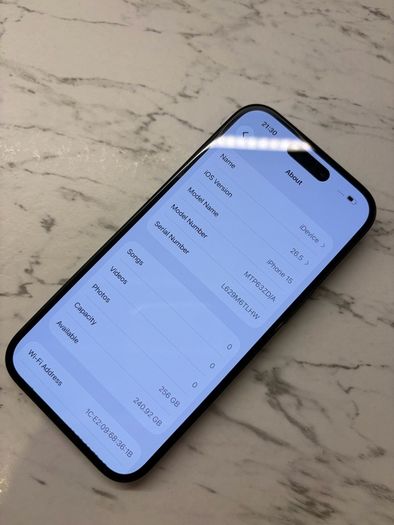 iPhone 15 256GB
