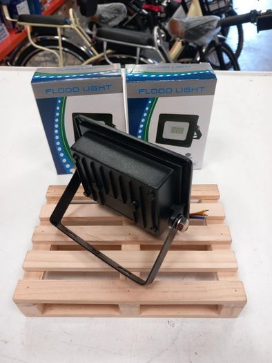 2 pcs x 10 Watt Spot Light LED Brand New in Box.