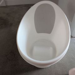 Snuggle baby bath