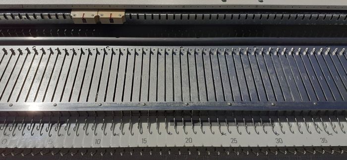 Chunky Electronic Knitting machine