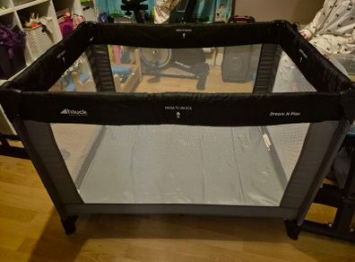 travel cot
