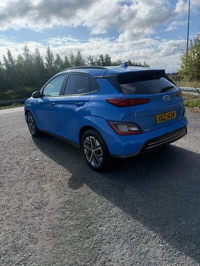 Hyundai kona EV premium 2022 64kw h long range now