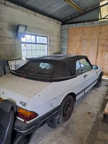 Saab 900i Breaking