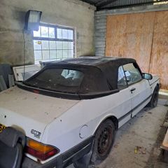 Saab 900i Breaking