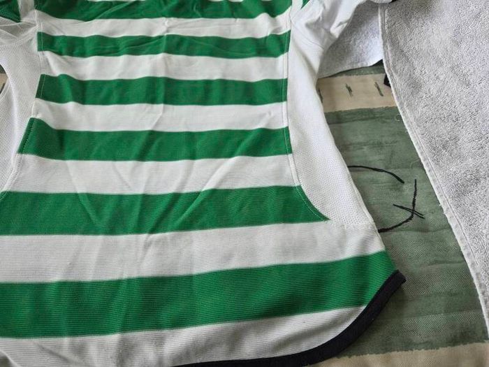 Celtic Football Home Jersey 2001 to 2003 Small Boys Umbro
