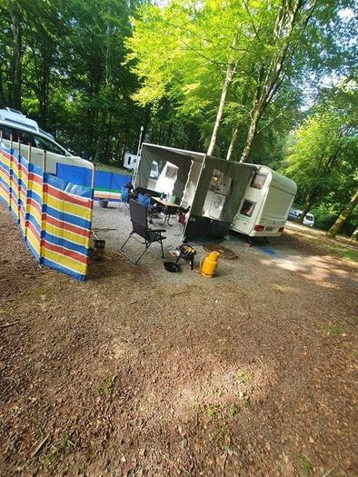 Avondale Dart 556-6 berth Caravan with Full awning.