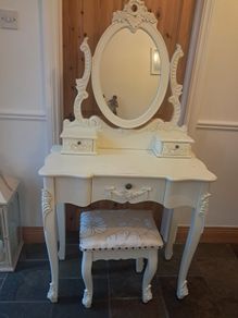 Dressing table and cushion