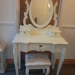 Dressing table and cushion