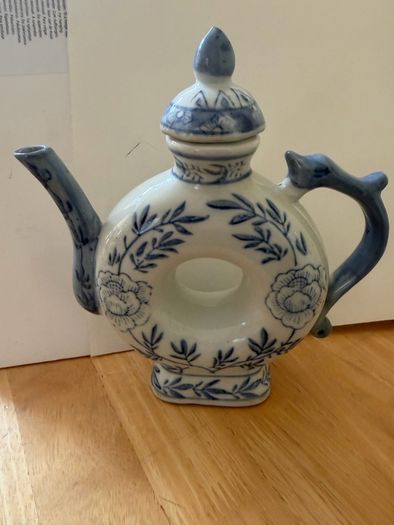 China - Ring Shape Chinese Vessal