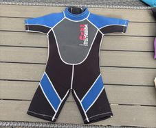 kids wetsuit for age 7-8