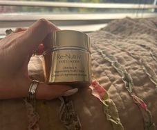 Estee Lauder Re-Nutriv Regenerating Youth Creme.  50ml, Nee