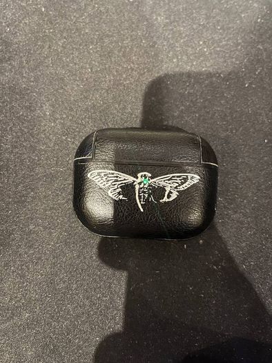 Genuine Apple AirPods Pro 2 - Left Earbud & Lightning Case ONLY  40 eur leather case as a gift