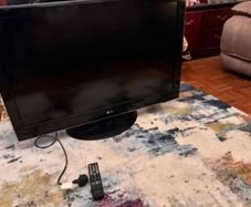 42" + 21.5" TV + Monitor (HDMI, DP, etc)