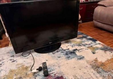 42" + 21.5" TV + Monitor (HDMI, DP, etc)