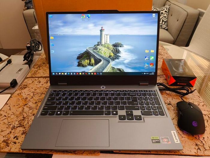 Gaming Laptop Lenovo Loq Ryzen 5 7235HS 4/8 RTX3050 6gb 95w 16gb Ddr5 512GB Nvme 144hz Win11 Rgb