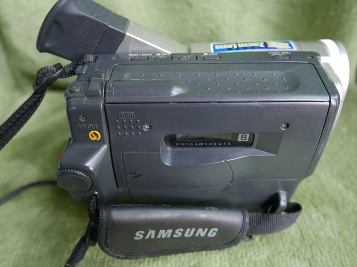 Samsung VP-L600 8mm Video Camera Silver 2.5" LCD 500x Zoom